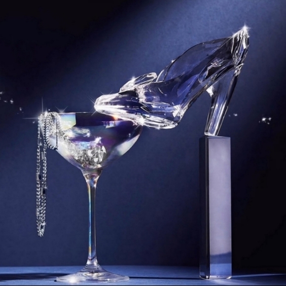 Cinderella Glass Slipper Brush Storage - Picture 14 of 16